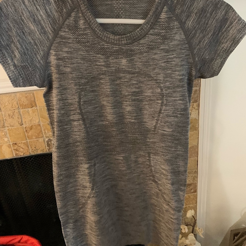 EUC Grey lululemon swiftly tech size 4